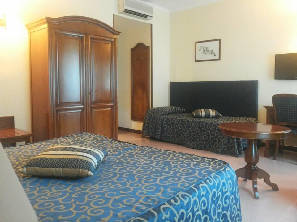 Hotel Villa Ada Поцало Екстериор снимка