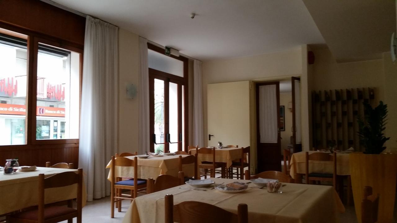 Hotel Villa Ada Поцало Екстериор снимка
