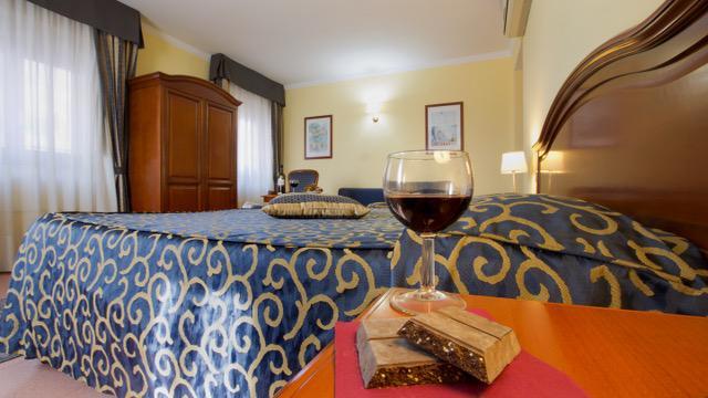 Hotel Villa Ada Поцало Екстериор снимка